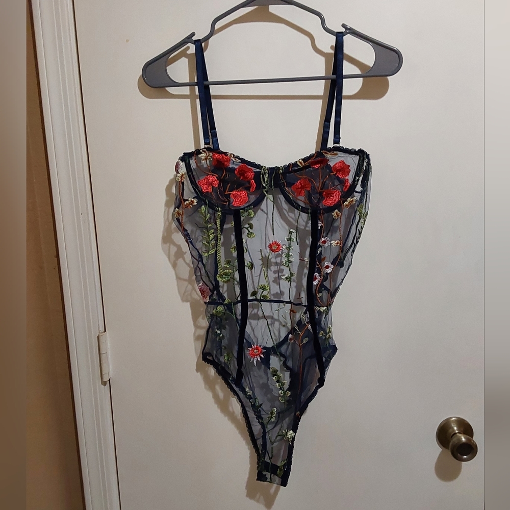 🌺 NWOT Shein Lingerie Sheer Embroidered Body Suit